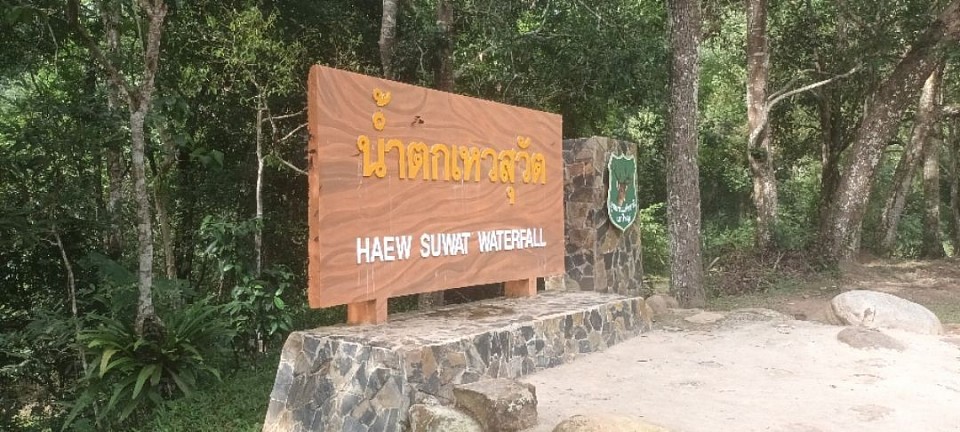 Huai Suwat Waterfall